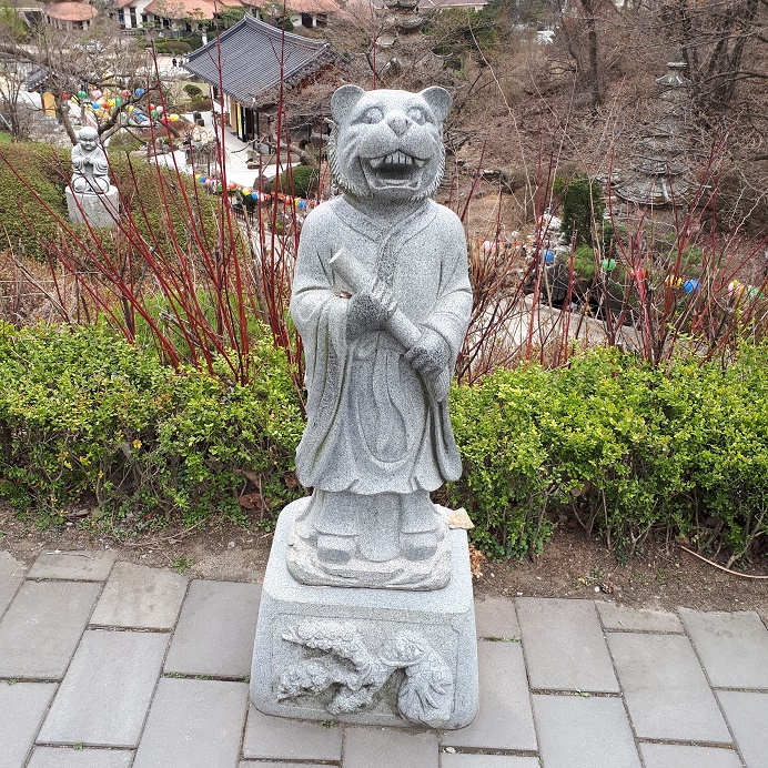 Лев - статуя-олицетворение знака корейского зодиака