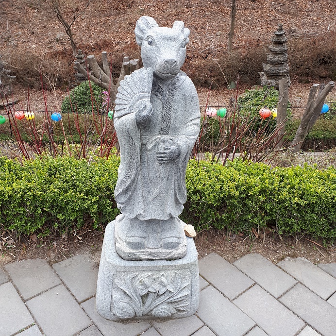 Баран - статуя-олицетворение знака корейского зодиака