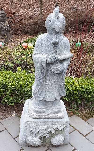 Петух - статуя-олицетворение знака корейского зодиака