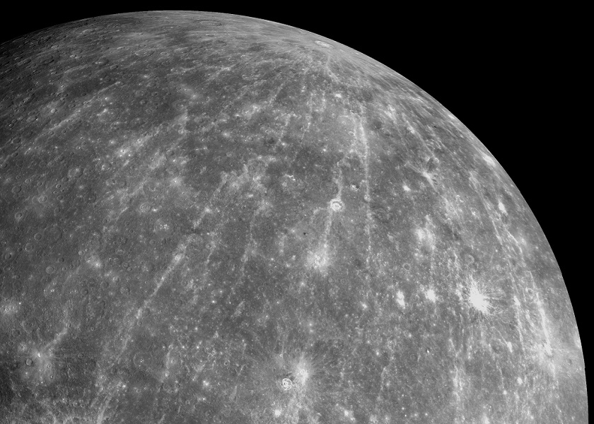 >Протяженные трещины, радиально расходящиеся от кратера Меркурия
