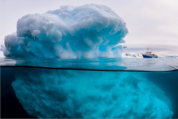 Вершина айсберга - еще одна опасность мореходов