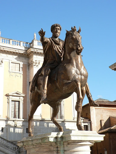 Римский император и философ-стоик Марк Аврелий Антоний (памятник)