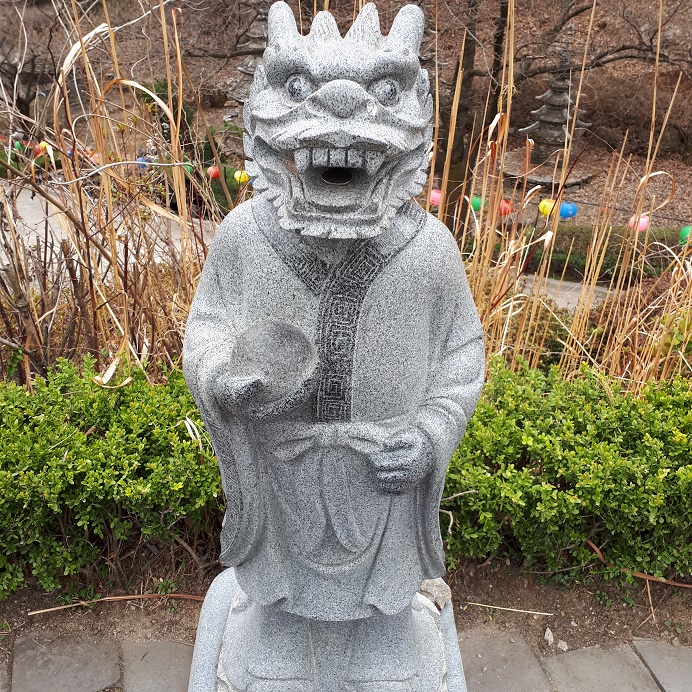 Дракон - статуя-олицетворение знака корейского зодиака