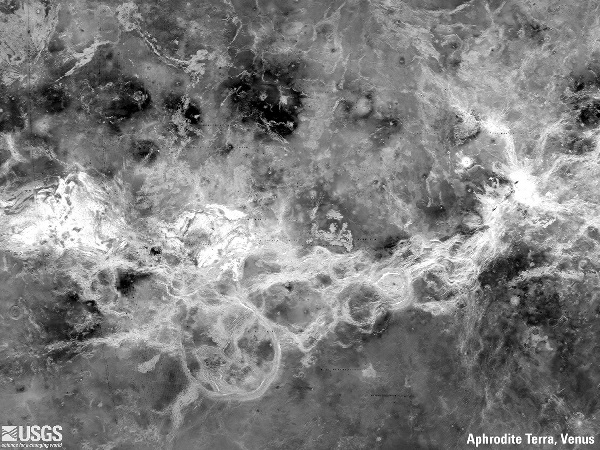 Паутина трещин (тессер) на поверхности Венеры