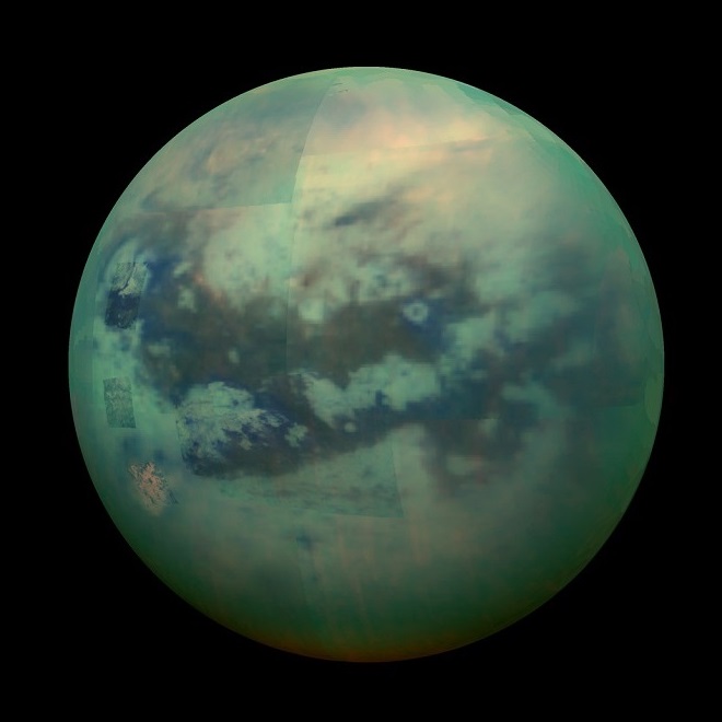 Спутник Титан цвета морской волны