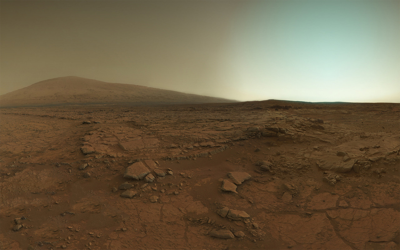 Рыжий грунт на поверхности планеты Марс