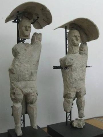 Каменные статуэтки воинов-шардана