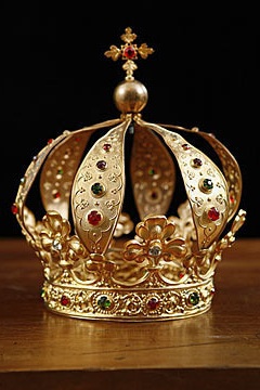 Шапка Мономаха - корона русских царей и символ самодержавия России