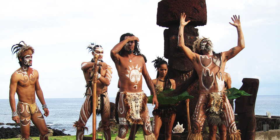 Фольклорная группа жителей острова Пасхи