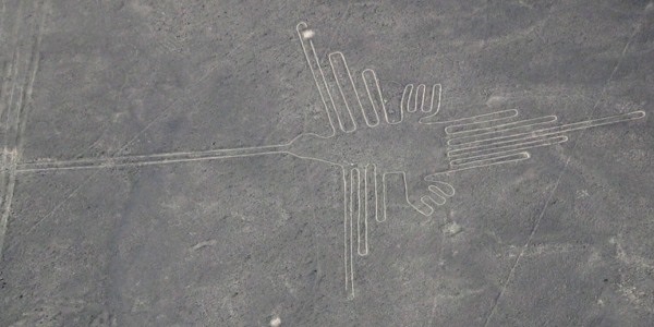 Гигантский рисунок колибри в пустыне Наска